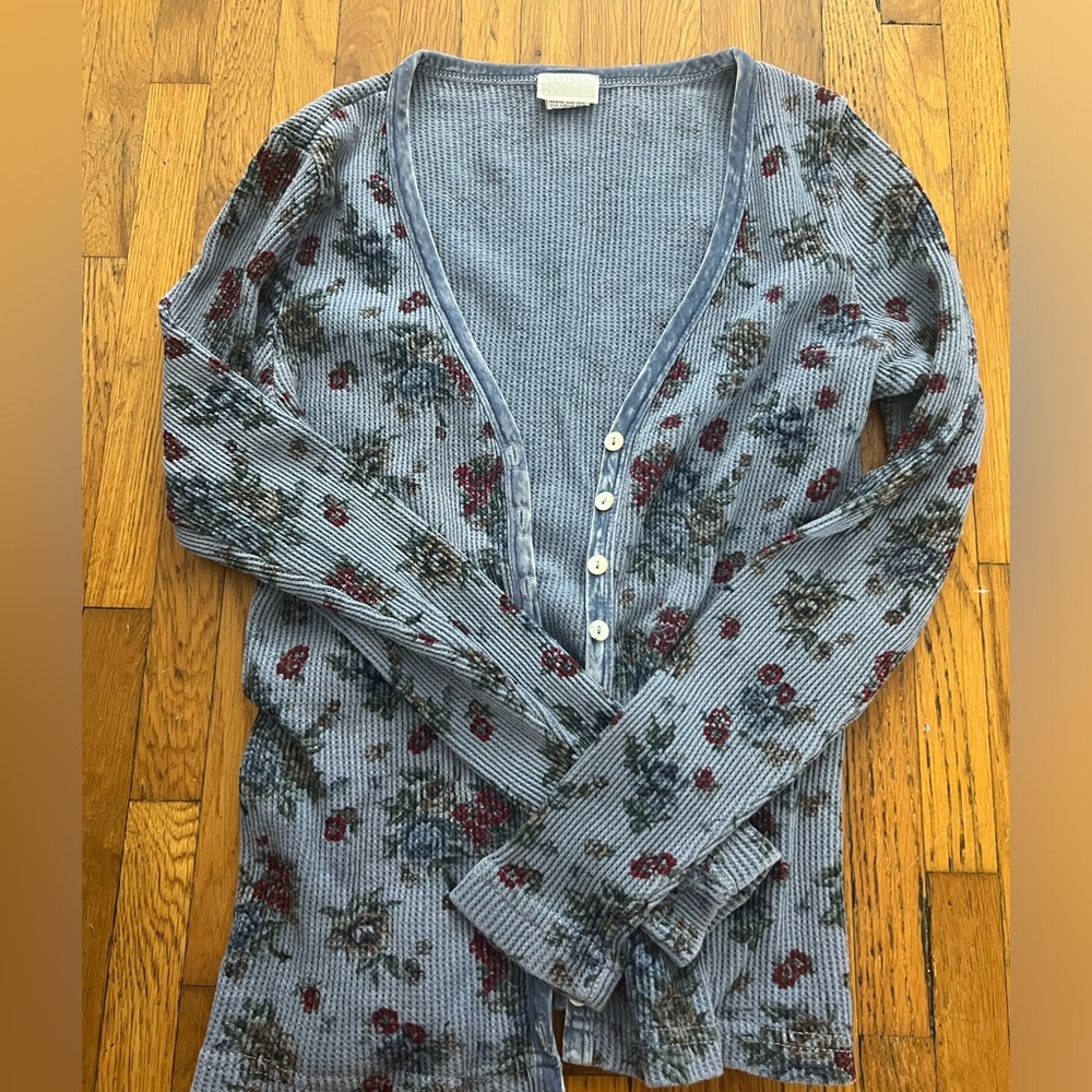 Vintage Blue and multi-coloured floral waffle button up sweater.